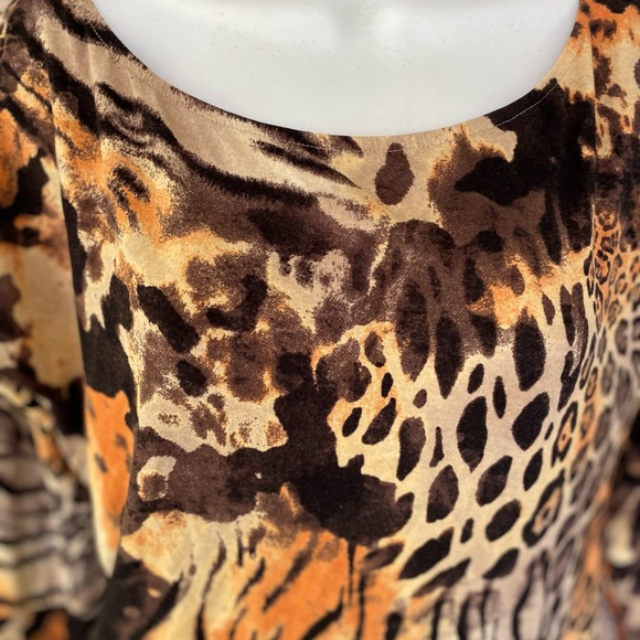 Per Se Animal Print. Stretchy Blouse - Picture 2 of 8